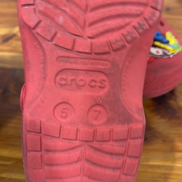 Crocs Baya Red Clogs With Jizzbitz - Picture 7 of 8